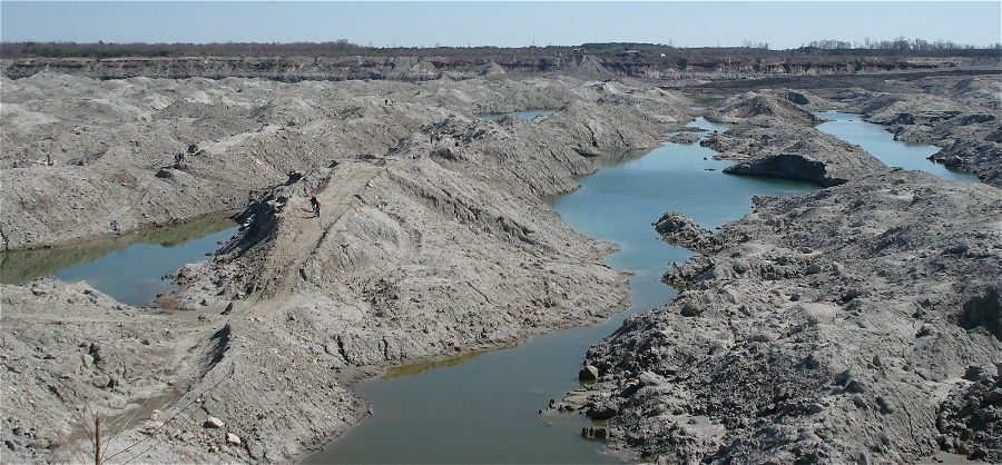 fossil hunters about to enter the fossil mine